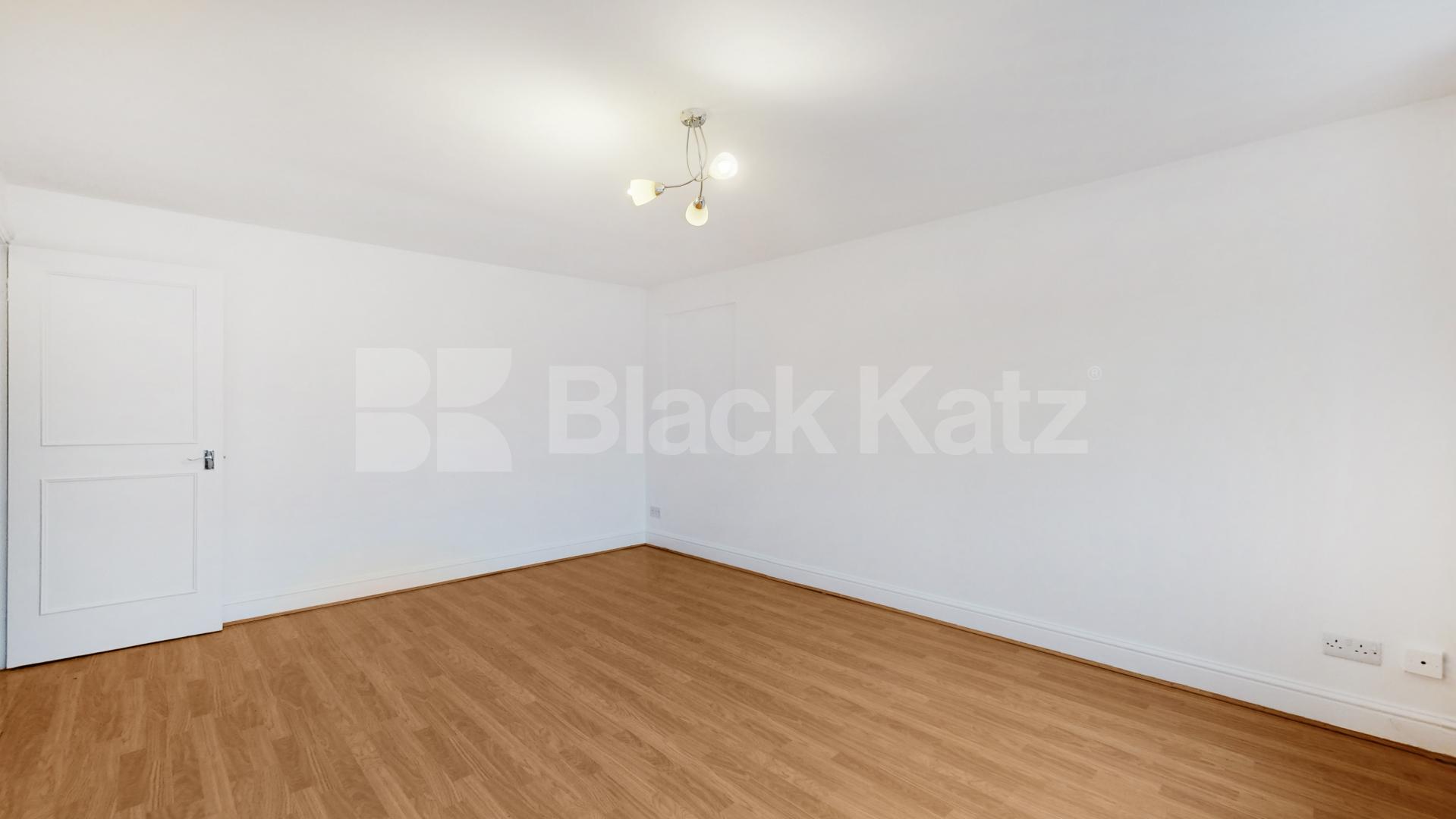 Two Bedroom First Floor Flat in Conversion, New Barnet, mins to tube & shops! Bulwer Road, New Barnet